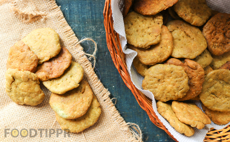 Crunchy Green Matri Made from Spinach